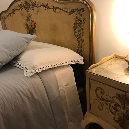 La Casa Del Melograno Apartman Alba  Kültér fotó