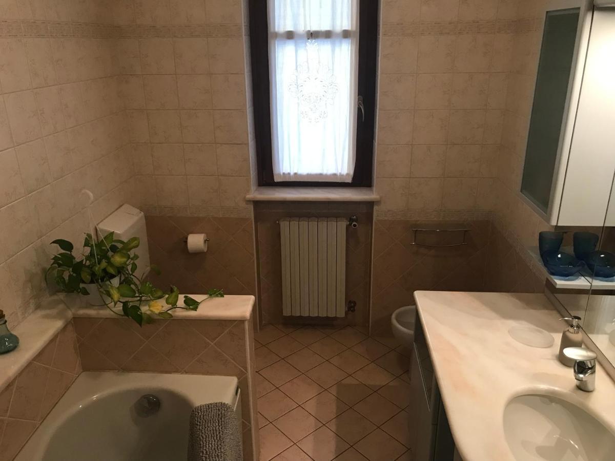 La Casa Del Melograno Apartman Alba  Kültér fotó