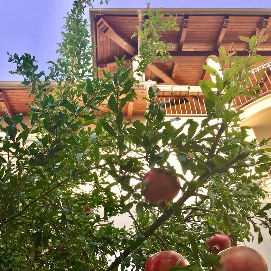 La Casa Del Melograno Apartman Alba  Kültér fotó