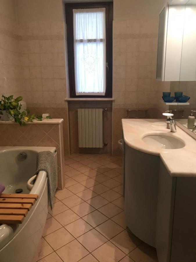 La Casa Del Melograno Apartman Alba  Kültér fotó