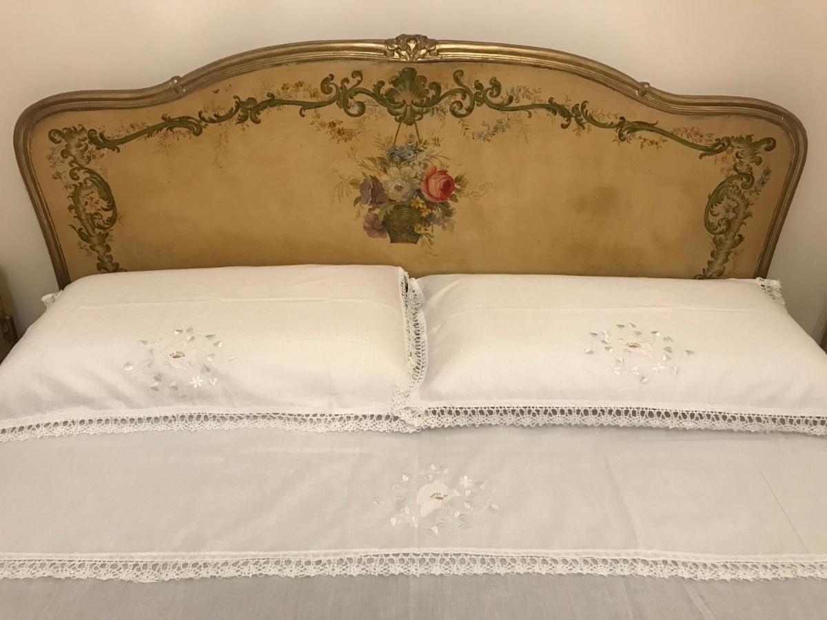La Casa Del Melograno Apartman Alba  Kültér fotó