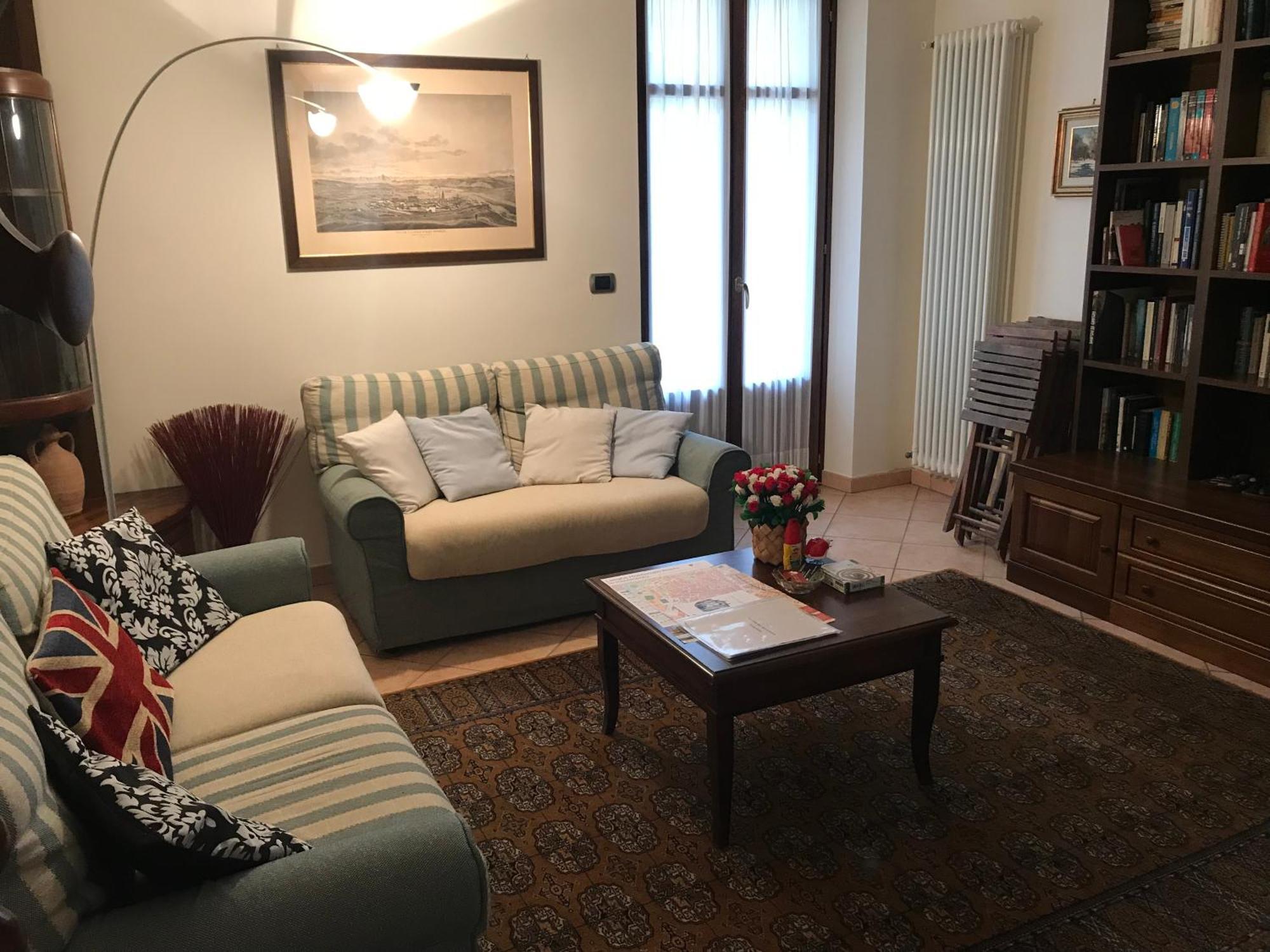 La Casa Del Melograno Apartman Alba  Kültér fotó