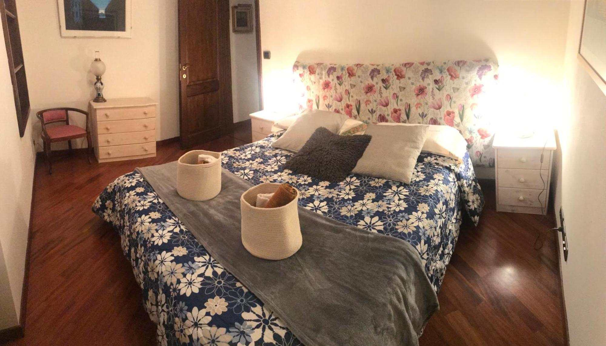 La Casa Del Melograno Apartman Alba  Kültér fotó